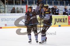 DEL - Eishockey - ERC Ingolstadt - Red Bull München - Tor Anschlußtreffer Jubel durch Patrick Köppchen (ERC 55) und Benedikt Schopper (ERC 11)