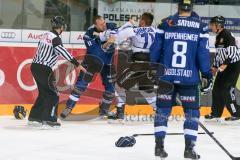 DEL - Eishockey - ERC Ingolstadt - Schwenninger Wild Wings - Saison 2016/2017 - Benedikt Schopper (#11 ERCI) -  71 Jerome Samson (Schwenninger Wild Wings) im Zweikampf - Boxkampf - Foto: Meyer Jürgen