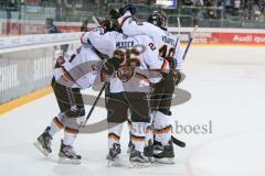 DEL - Eishockey - ERC Ingolstadt - Grizzlys Wolfsburg - Saison 2016/2017 - Aubin Brent (#11 Wolfsburg) mit dem 1:2 Führungstreffer - Mulock Tyson (#26 Wolfsburg) - Foto: Meyer Jürgen
