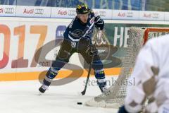 DEL - Eishockey - ERC Ingolstadt - Augsburger Panther - Saison 2016/2017 - Danny Irmen (#19 ERCI) - Ben Meisner Torwart (#30 Augsburg) - Foto: Meyer Jürgen