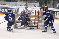 DEL - Eishockey - ERC Ingolstadt - Krefeld Pinguine - Saison 2016/2017 - Timo Pielmeier Torwart (#51 ERCI) - Fabio Wagner (#5 ERCI) - Thomas Pielmeier (#50 ERCI) - Foto: Meyer Jürgen