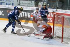 DEL - Eishockey - ERC Ingolstadt - Düsseldorfer EG - Saison 2016/2017 - Danny Irmen (#19 ERCI) - #e35# - Marcel Brandt (Nr.92, Duesseldorfer EG) - Foto: Meyer Jürgen