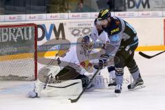 DEL - Eishockey - ERC Ingolstadt - Red Bull München - Jean-Francois Jacques (ERC 44) gefährlich vor dem Tor von Danny aus den Birken (33 RBM)