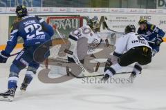 DEL - Eishockey - ERC Ingolstadt - Nürnberg Ice Tigers - Saison 2016/2017 - Brian Salcido (#22 ERCI) - Jochen Reimer Torwart(#32 Nürnberg) - David Elsner (#61 ERCI) - Foto: Meyer Jürgen