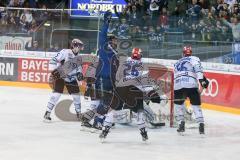DEL - Eishockey - ERC Ingolstadt - Schwenninger Wild Wings - Saison 2016/2017 - Petr Taticek (#17 ERCI) Jubelt beim 1:0 Führungstreffer von Thomas Greilinger (#39 ERCI) - Jubel - Foto: Meyer Jürgen