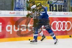 DEL - Eishockey - ERC Ingolstadt - Grizzlys Wolfsburg - Saison 2016/2017 - Jean-Francois Jacques (#44 ERCI) - Sharrow James (#3 Wolfsburg) - Foto: Meyer Jürgen