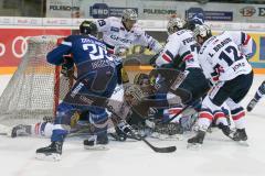 DEL - Eishockey - ERC Ingolstadt - Eisbären Berlin - Saison 2016/2017 - John Laliberte (#15 ERCI) mit einer Torchance - Thomas Greilinger (#39 ERCI) - Laurin Braun (#12 Berlin) - Marvin Cüpper (Torwart #39 Berlin) - Foto: Meyer Jürgen