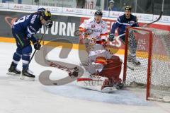 DEL - Eishockey - ERC Ingolstadt - Düsseldorfer EG - Saison 2016/2017 - Danny Irmen (#19 ERCI) - #e35# - Marcel Brandt (Nr.92, Duesseldorfer EG) - Foto: Meyer Jürgen