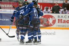 DEL - Eishockey - ERC Ingolstadt - Düsseldorfer EG - Saison 2016/2017 - David Elsner (#61 ERCI) trifft zum 1:0 Führungstreffer - Petr Taticek (#17 ERCI) - Jubel - Foto: Meyer Jürgen