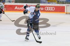 DEL - Eishockey - ERC Ingolstadt - Adler Mannheim - Saison 2016/2017 - Brandon Buck (#9 ERCI) beim warm machen - Foto: Meyer Jürgen