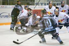 DEL - Eishockey - ERC Ingolstadt - EHC Red Bull München - Saison 2016/2017 - Danny Aus den Birken Torwart(#33 München) - Thomas Greilinger (#39 ERCI) - Darryl Boyce (#10 ERCI)  mit einem Schuss auf das Tor - Foto: Meyer Jürgen