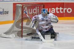 DEL - Eishockey - ERC Ingolstadt - Adler Mannheim - Saison 2016/2017 - Eisenhut Marco (#30 ERCI) bekommt den Puck an den Helm - Foto: Meyer Jürgen