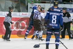 DEL - Eishockey - ERC Ingolstadt - Schwenninger Wild Wings - Saison 2016/2017 - Benedikt Schopper (#11 ERCI) -  71 Jerome Samson (Schwenninger Wild Wings) im Zweikampf - Boxkampf - Foto: Meyer Jürgen