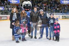 DEL - Eishockey - ERC Ingolstadt - Fischtown Pinguins - Saison 2016/2017 - Kinder vom Kids Club - Xaverl - Preise - Weihnachten - Geschenke - Wünsche - Foto: Meyer Jürgen