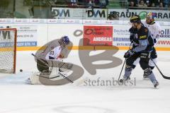 DEL - Eishockey - ERC Ingolstadt - EHC Red Bull München - Saison 2016/2017 - Jean-Francois Jacques (#44 ERCI) scheitert an Danny Aus den Birken Torwart(#33 München) - Foto: Meyer Jürgen