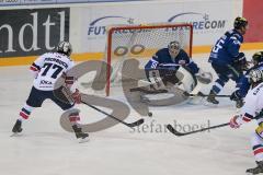 DEL - Eishockey - ERC Ingolstadt - Eisbären Berlin - Saison 2016/2017 - Timo Pielmeier Torwart (#51 ERCI) - #Daniel Fischbuch (#77 Berlin) - Foto: Meyer Jürgen
