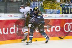 DEL - Eishockey - ERC Ingolstadt - Grizzlys Wolfsburg - Saison 2016/2017 - Jean-Francois Jacques (#44 ERCI) - Sharrow James (#3 Wolfsburg) - Foto: Meyer Jürgen