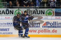 DEL - Eishockey - ERC Ingolstadt - Schwenninger Wild Wings - rechts Petr Pohl (ERC 33) trifft zum 1:0 Tor Jubel, mit Petr Taticek (ERC 17)