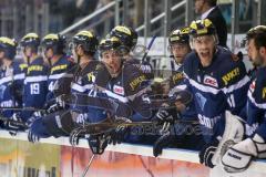 DEL - Eishockey - ERC Ingolstadt - Krefeld Pinguine - Saison 2016/2017 - Fabio Wagner (#5 ERCI) - Benedikt Schopper (#11 ERCI) - Christoph Kiefersauer (#21 ERCI) auf der Spielerbank - Foto: Meyer Jürgen