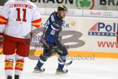 DEL - Eishockey - ERC Ingolstadt - Düsseldorfer EG - Saison 2016/2017 - David Elsner (#61 ERCI) trifft zum 1:0 Führungstreffer - Marco Nowak (Nr.8, Duesseldorfer EG) - Torwart Mathias Niederberger (Nr.35, Duesseldorfer EG) - Jubel - Foto: Meyer Jürgen