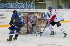 DEL - Eishockey - ERC Ingolstadt - Adler Mannheim - Saison 2016/2017 - Petr Pohl (#33 ERCI) - Endras Dennis Torwart (#44 Mannheim) - Foto: Meyer Jürgen