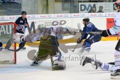 DEL - Eishockey - ERC Ingolstadt - Schwenninger Wild Wings - rechts Petr Pohl (ERC 33) trifft zum 1:0 Tor Jubel, Torwart Dustin Strahlmeier chancenlos