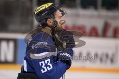 DEL - Eishockey - ERC Ingolstadt - Krefeld Pinguine - Saison 2016/2017 - Petr Pohl (#33 ERCI) bedankt sich bei den Fans`s - Jubel - Foto: Meyer Jürgen