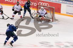 DEL - Eishockey - ERC Ingolstadt - Kölner Haie - Saison 2016/2017 - #e47# mit Schuss auf das Tor - Gustaf Wesslau Torwart (#29 Köln) - Foto: Meyer Jürgen
