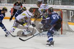 DEL - Eishockey - ERC Ingolstadt - Krefeld Pinguine - Saison 2016/2017 - Timo Pielmeier Torwart (#51 ERCI) - Patrick Köppchen (#55 ERCI) - Lukas Koziol (#96 Krefeld) - Foto: Meyer Jürgen