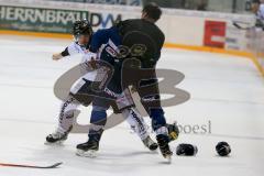 DEL - Eishockey - ERC Ingolstadt - Iserlohn Roosters - Saison 2016/2017 - Rauferei - Boxkampf zwischen Danny Irmen (#19 ERCI) - und Ross Bradley (#81 Iserlohn) - Foto: Meyer Jürgen