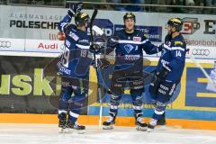 DEL - Eishockey - ERC Ingolstadt - Schwenninger Wild Wings - Saison 2016/2017 - Der 4:1  Treffer von Brandon Buck (#9 ERCI) - 35 Joseph MacDonald (Torhueter Schwenninger Wild Wings) - Jubel - Danny Irmen (#19 ERCI) - Dustin Friesen (#14 ERCI) - Foto: Meye