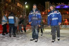 DEL - Eishockey - ERC Ingolstadt - Saison 2016/2017 - Spieler an der Eisfläche am Paradeplatz - John Laliberte (#15 ERCI) und Patrick McNeill (#2 ERCI) drehen eine Runde auf der Eisfläche - Foto: Meyer Jürgen