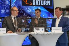 DEL - Eishockey - ERC Ingolstadt - Saison 2016/2017 - Vorstellung Sponsor Saturn und neues Trikot - Claudius Rehbein, Geschäftsführer Claus Gröbner (ERC), Thomas Wünnenberg CEO Media Saturn