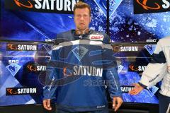 DEL - Eishockey - ERC Ingolstadt - Saison 2016/2017 - Vorstellung Sponsor Saturn und neues Trikot - Patrick Köppchen (ERC 55) mit neuem Schriftzug an den Ärmeln