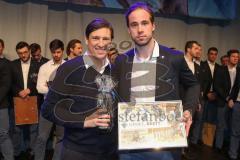 DEL - Eishockey - ERC Ingolstadt - Saison 2016/2017 - Saisonabschlussfeier - Abschied von Brett Bulmer (#92 ERCI) - Claus Gröbner links - Foto: Meyer Jürgen