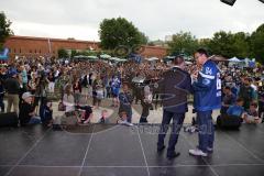 DEL - Eishockey - ERC Ingolstadt - Saison 2016/2017 - Saisoneröffnungsfeier am Donaustrand - Johannes Langer (Stadionsprecher) und Tommy Samuelsson (Cheftrainer ERCI) rechts - Foto: Meyer Jürgen