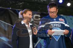 DEL - Eishockey - ERC Ingolstadt - Saison 2016/2017 - Saisoneröffnungsfeier am Donaustrand - Maritta Becker (Fitnesstrainerin) und Johannes Langer (Stadionsprecher) - Foto: Meyer Jürgen