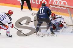 DEL - Eishockey - ERC Ingolstadt - Rapperswil-Jona  Lakers - Testspiel - Saison 2016/2017 - Petr Taticek (#17 ERCI) - Tobler Michael (#25 Rapperswil-Lakers) - Aulin Jared (#15 Rapperswil-Lakers) - Foto: Meyer Jürgen