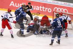 DEL - Eishockey - ERC Ingolstadt - Rapperswil-Jona  Lakers - Testspiel - Saison 2016/2017 - Darryl Boyce (#10 ERCI)  - Tobler Michael (#25 Rapperswil-Lakers) - Blatter Patrick (#7 Rapperswil-Lakers) - Foto: Meyer Jürgen