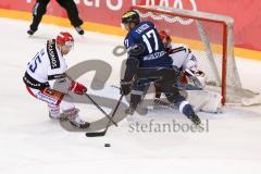 DEL - Eishockey - ERC Ingolstadt - Rapperswil-Jona  Lakers - Testspiel - Saison 2016/2017 - Petr Taticek (#17 ERCI) - Tobler Michael (#25 Rapperswil-Lakers) - Aulin Jared (#15 Rapperswil-Lakers) - Foto: Meyer Jürgen