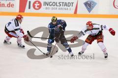 DEL - Eishockey - ERC Ingolstadt - Rapperswil-Jona  Lakers - Testspiel - Saison 2016/2017 - David Elsner (#61 ERCI) - Casutt Corsin (#14 Raperswil-Lakers) - Geyer Cyrill (#6 Rapperswil-Lakers) - Foto: Meyer Jürgen