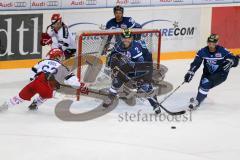 DEL - Eishockey - ERC Ingolstadt - Rapperswil-Jona  Lakers - Testspiel - Saison 2016/2017 - Patrick McNeill (#2 ERCI) - Vogel Jan (#62 Rapperswil-Lakers) -  Foto: Meyer Jürgen