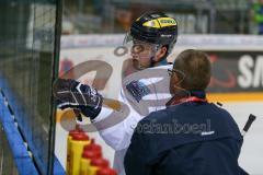 DEL - Eishockey - ERC Ingolstadt - Saison 2016/2017 - 1. Training mit Tommy Samuelsson (Cheftrainer ERCI) - Brandon Buck (#9 ERCI) - Tommy Samuelsson (Cheftrainer ERCI) an der Taktiktafel - Foto: Meyer Jürgen