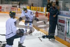 DEL - Eishockey - ERC Ingolstadt - Saison 2016/2017 - 1. Training mit Tommy Samuelsson (Cheftrainer ERCI) - Tommy Samuelsson (Cheftrainer ERCI) gibt Anweisungen an der Taktiktafel - Foto: Meyer Jürgen