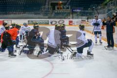 DEL - Eishockey - ERC Ingolstadt - Saison 2016/2017 - 1. Training mit Tommy Samuelsson (Cheftrainer ERCI) - Tommy Samuelsson (Cheftrainer ERCI) gibt Anweisungen an der Taktiktafel - Foto: Meyer Jürgen