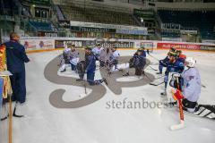 DEL - Eishockey - ERC Ingolstadt - Saison 2016/2017 - 1. Training mit Tommy Samuelsson (Cheftrainer ERCI) - Tommy Samuelsson (Cheftrainer ERCI) gibt Anweisungen an der Taktiktafel - Foto: Meyer Jürgen