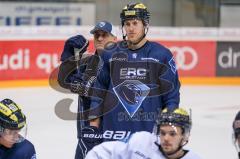 DEL - Eishockey - ERC Ingolstadt - Saison 2016/2017 - Training - Petr Bares (Co - Trainer ERCI) - Benedikt Schopper (#11 ERCI) - Foto: Meyer Jürgen