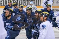 DEL - Eishockey - ERC Ingolstadt - Saison 2016/2017 - Training - Petr Taticek (#17 ERCI) - Thomas Greilinger (#39 ERCI) - Simon Schütz (#97 ERCI) - Foto: Meyer Jürgen