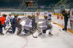 DEL - Eishockey - ERC Ingolstadt - Saison 2016/2017 - 1. Training mit Tommy Samuelsson (Cheftrainer ERCI) - Tommy Samuelsson (Cheftrainer ERCI) gibt Anweisungen an der Taktiktafel - Foto: Meyer Jürgen