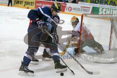 DEL - Eishockey - ERC Ingolstadt - HCB Südtirol Alperia - Saison 2016/2017 - Jean-Francois Jacques (#44 ERCI) - Smith Jacob Goalkeeper (Bozen) - Foto: Meyer Jürgen